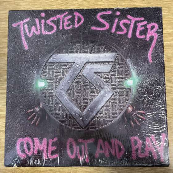 Twisted Sister – Come Out...